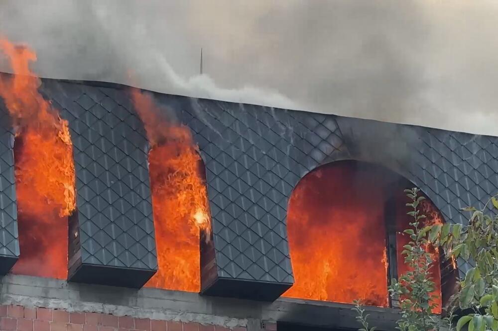 DETALJI STRAŠNOG POŽARA U NOVOM PAZARU! Vatra buknula u porodičnoj kući, policija privela osumnjičenog (FOTO)