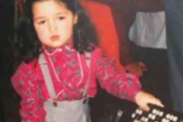 NIKADA NEĆETE POGODITI KO JE DETE SA FOTKE: Danas cela Srbija ZNA ovu ŽENU, pre 17 godina bila je GLAVNA TEMA