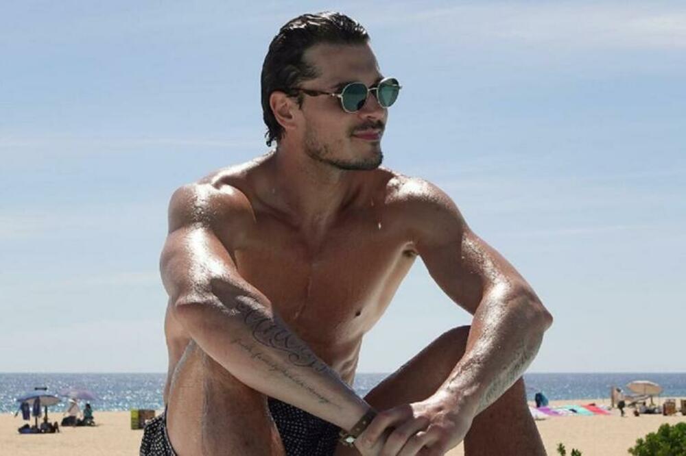 OVO JE RUS ZA KOJIM SU DAME POLUDELE: Boli glava kako IZGLEDA, telo kao IZVAJANO, a ono što je uradio ŽENI... FOTO