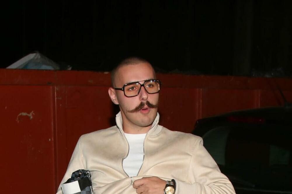 EVO ZBOG ČEGA JE REAGOVALO OBEZBEĐENJE KADA SE PLJUGICA POJAVIO NA SAJMU KNJIGA: Nastao OPŠTI METEŽ zbog repera