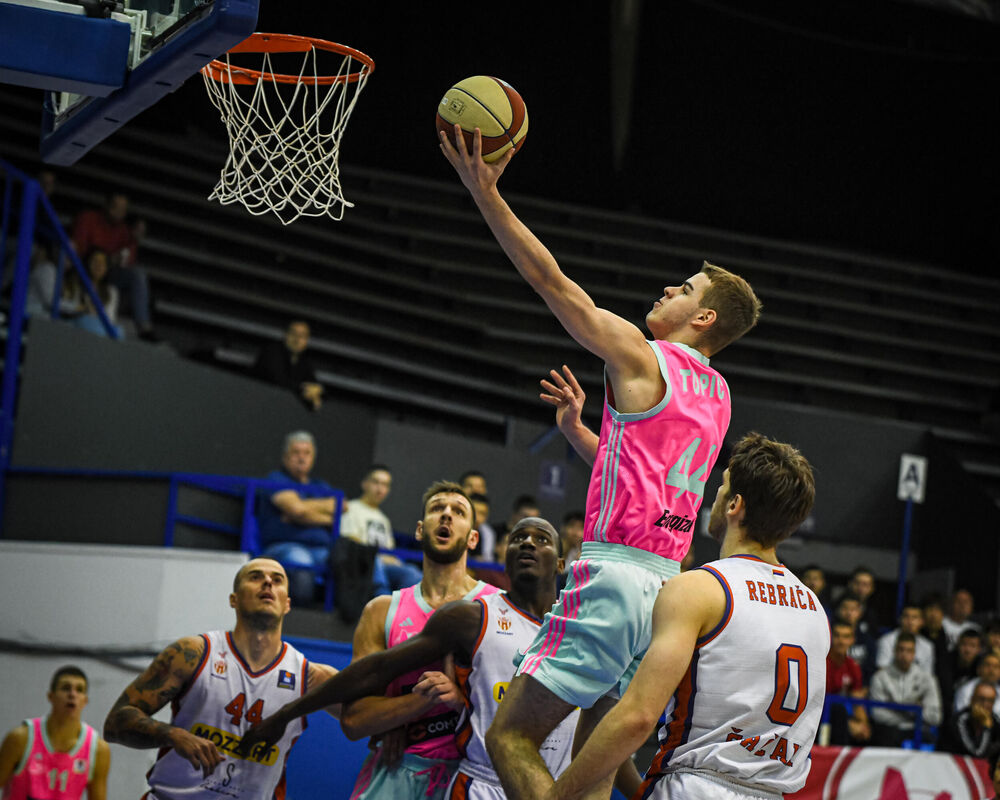 Nikola Topić na utakmici Mege i čačanskog Borca