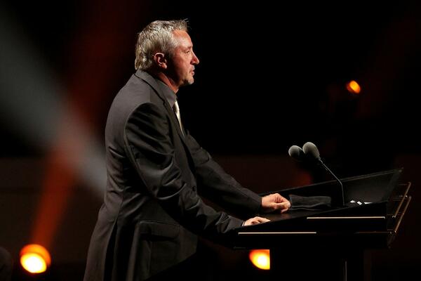 LEGENDA U BOLNICI! Kukoč se javio iz kreveta i zahvalio doktorima (FOTO)