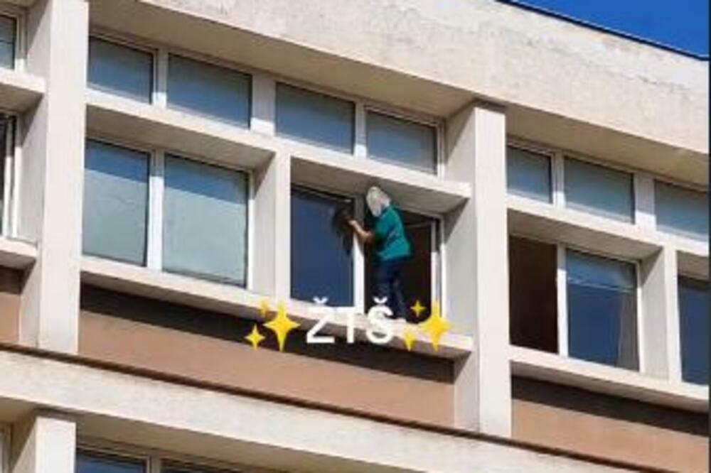 "TAKO SAM I JA, PA NISAM DOBILA REŠENJE ZA STALNO": Zbog poteza tetkice u školi u Beogradu se usijale mreže (VIDEO)