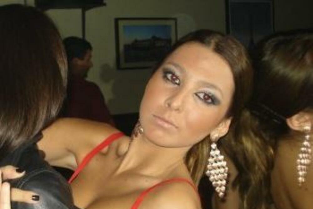 Da li je prepoznajete? Ne krije da je radila brojne korekcije, a fotke iz prošlosti pokazuju da je bila druga žena