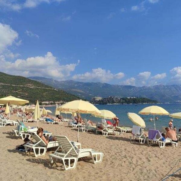 Ručak za 4 osobe i do 400 evra?! Šok cene na crnogorskom primorju, bezobrazluk do daske - turisti na mukama!