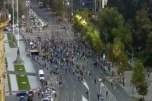 ODRŽAN 23. PROTEST "SRBIJA PROTIV NASILJA" U BEOGRADU: Kolona prošetala do RTS i Predsedništva