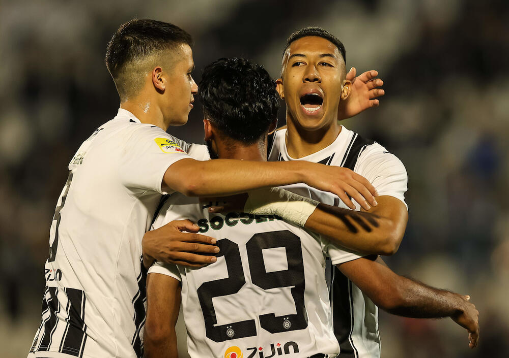 Još jedna pobeda... Slavlje fudbalera Partizana