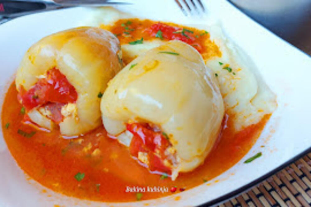 BAKA PODELILA RECEPT ZA SRPSKE STARINSKE PUNJENE PAPRIKE: Ovako su ih spremale naše STARE MAJKE, svi su ih TAMANILI