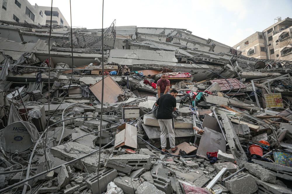 POGLEDAJTE KAKO IZGLEDA GAZA NAKON IZRAELSKOG OSVETNIČKOG NAPADA! Svitanje otkrilo razmere uništenja (FOTO)