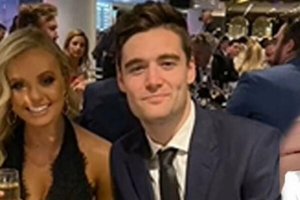 POSLE OVE PRIČE VEROVAĆETE U SUDBINU, JEZA DO KOSTIJU: Pozirala sa BIVŠIM DEČKOM ni ne sluteći KO SE KRIJE IZA NJIH