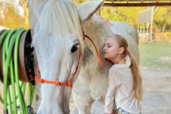 DEVOJČICA SE POŽALILA DA NE VIDI DOBRO, A ONDA JE USLEDILA STRAVIČNA DIJAGNOZA: Simptomi deluju bezazleno (FOTO)