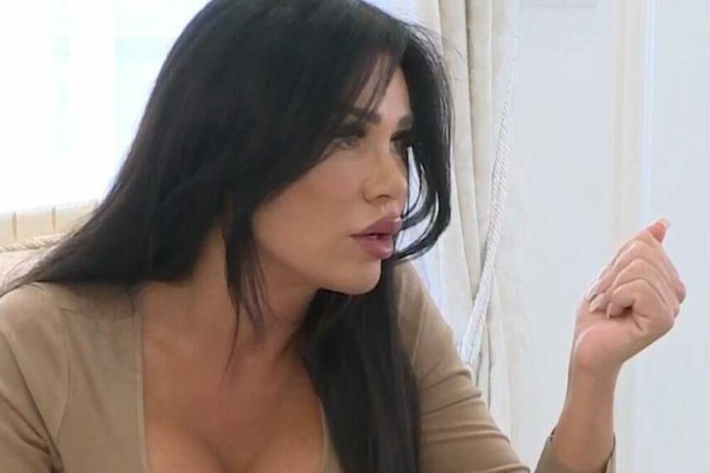 STANIJA UŠETALA U PRODAVNICU SKORO GOLA: Kamere je odmah snimile, od prizora vam NEĆE BITI DOBRO, prava BOMBETINA