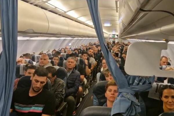 PRVI SNIMAK IZ AVIONA ER SRBIJE KOJI JE KRENUO IZ TEL AVIVA: Evakuisano više od 140 srpskih državljana (VIDEO)