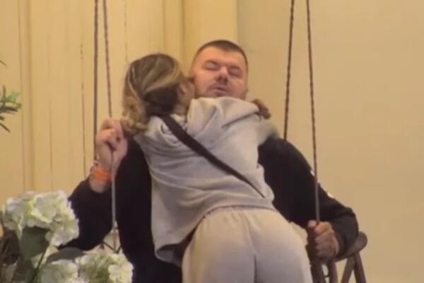 ANELI POPUSTILE KOČNICE, A NI JANJUŠ NIJE BOLJI: Priznao da je slab na nju, a njene reči će RAZDRMATI BELU KUĆU