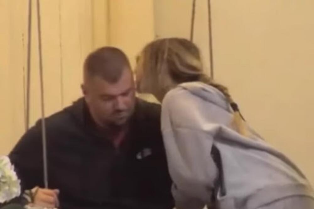 ANELI I JANJUŠU POPUSTILE KOČNICE, PA PRED KAMERAMA RADILI OVO: Šta li će ŽENA da mu kaže kad ovo bude videla?