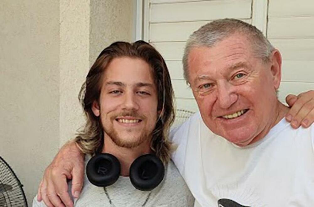 Dušan Mihael sa unukom 