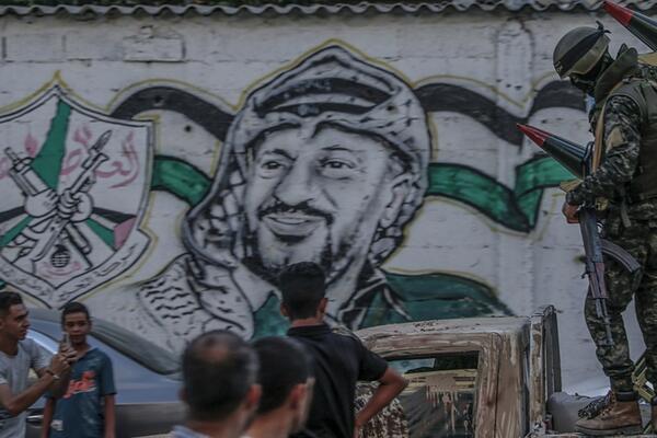 TERORISTA ILI HEROJ? Arafat je za neke ZLOČINAC, za neke SVETAC, a sa TITOM je imao POSEBAN ODNOS! (FOTO)