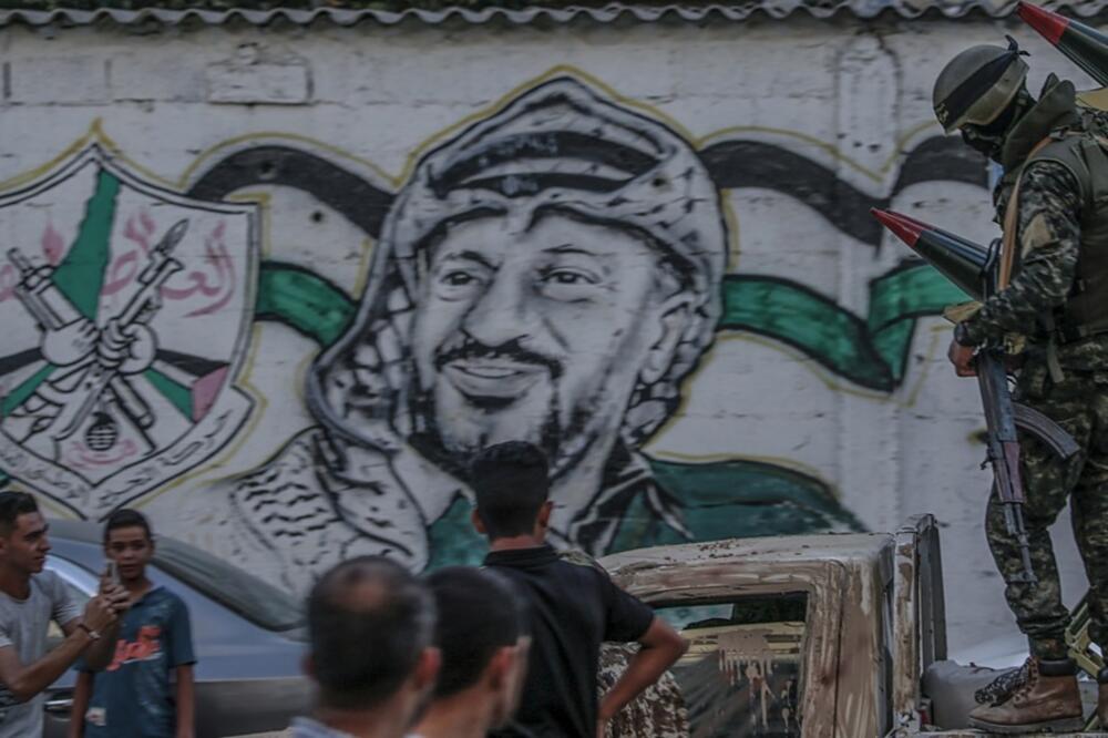 TERORISTA ILI HEROJ? Arafat je za neke ZLOČINAC, za neke SVETAC, a sa TITOM je imao POSEBAN ODNOS! (FOTO)
