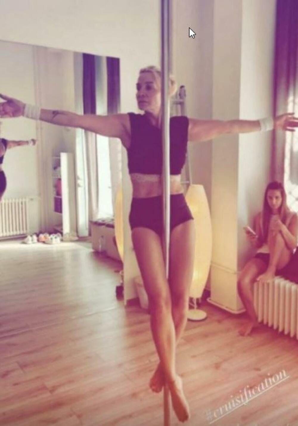 Tanja Rađenović igra oko šipke