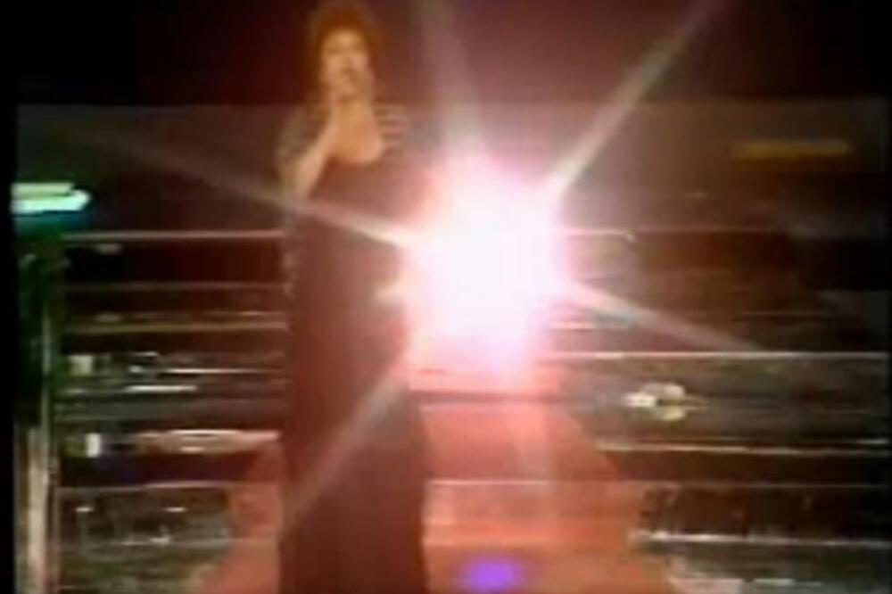 UDALA SE SA 15 GODINA, UMRLA U NAJGORIM MUKAMA: Jednu od najboljih srpskih pevačica svi slušamo - ovo nismo znali