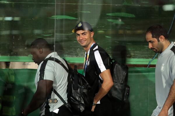 RONALDO SAOPŠTIO DOKLE ĆE IGRATI! Poznato u kom klubu želi da završi karijeru (FOTO)