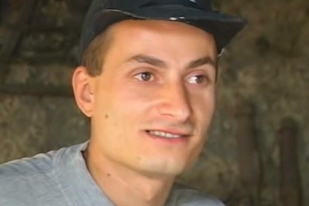 SEĆATE LI SE KOVAČA KOJI JE PRE 16 GODINA NASMEJAO SRBIJU? Gera se DVA PUTA RAZVEO, a onda je IZBIO SKANDAL u SELU!
