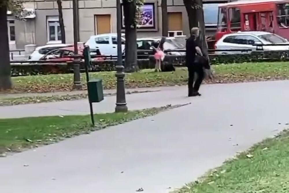 KADA SE STARIJE GOSPOĐE ZA GUŠU UHVATE: Jeziv PRIZOR u BEOGRADSKOM PARKU, makljaža SVE U 16! (FOTO)