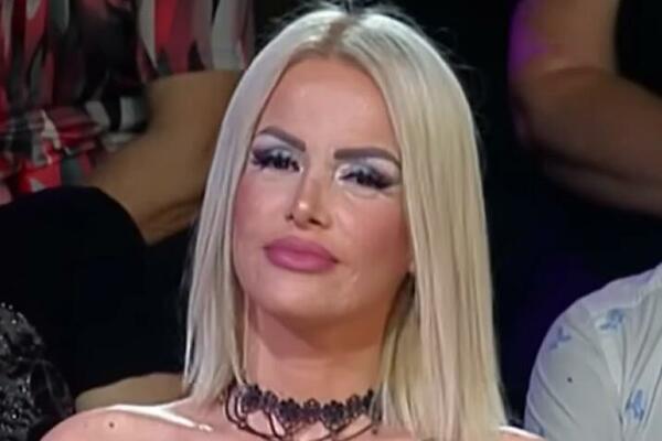 POKAZALA GA JE! Zanosna plavuša otkrila svog dečka, ZGODAN je kao APOLON, a kamera uhvatila njihov INTIMNI TRENUTAK