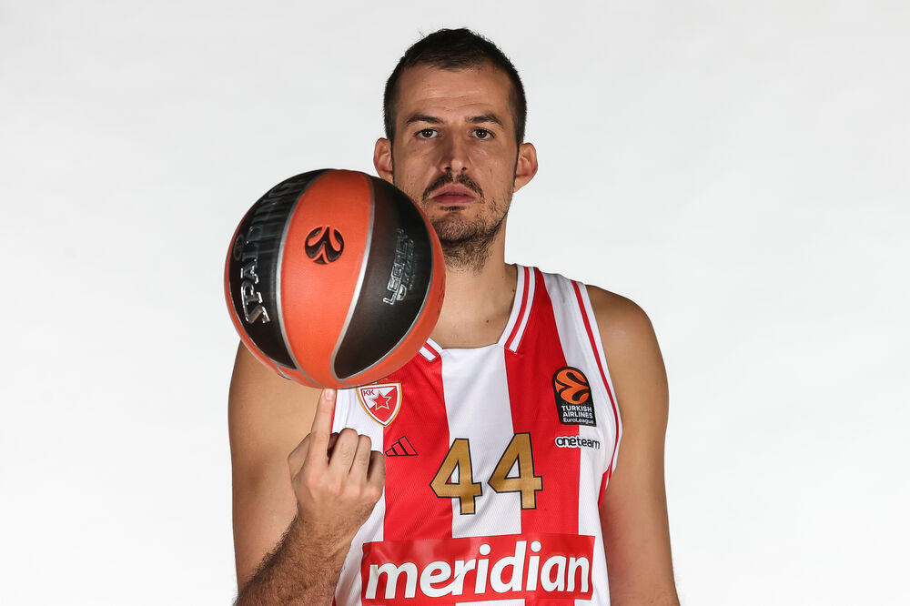 Nemanja Bjelica u dresu Crvene zvezde