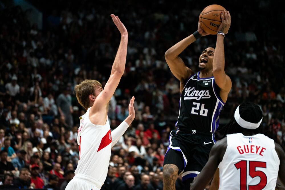 Džeremi Lemb (desno) u dresu Sakramento Kingsa