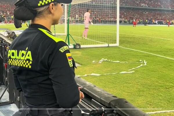 ZBOG OVE POLICAJKE NIKO NE GLEDA UTAKMICU: Svaka OBLINA se vidi u TESNOJ UNIFORMI, nije realno koliko je DOBRA!