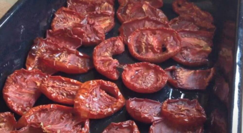 Ispečen paradajz u plehu