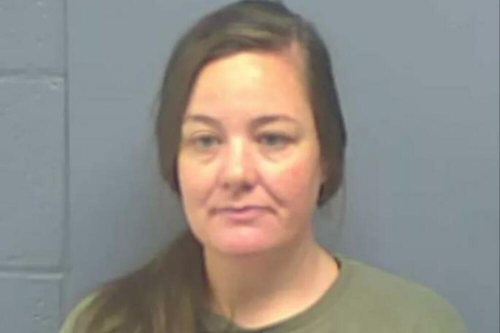 SLUŽBENICA PAROHIJSKOG ŠKOLSKOG SISTEMA ISKORISTILA UČENIKA? Trudna se PREDALA, a sada sve zanima samo JEDNO!