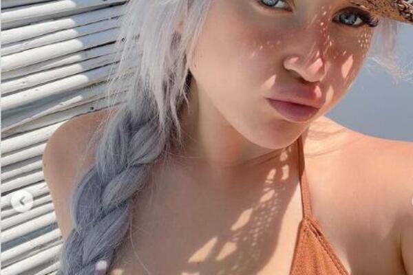 SLIKA SE GOLA NON-STOP A SAD SA PUŠKOM U RUCI RATUJE U IZRAELU: Zvezda Only Fansa PRETI HAMASU, reči SEKU KAO ŽILET