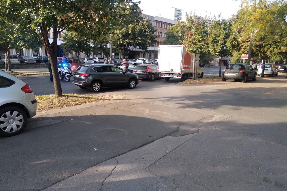 SAMO ŠTO JE OSVANUO PETAK, VEĆ NAPRAVLJEN KOLAPS U BEOGRADU: SUDAR u Ustaničkoj, SVE STOJI! (FOTO)