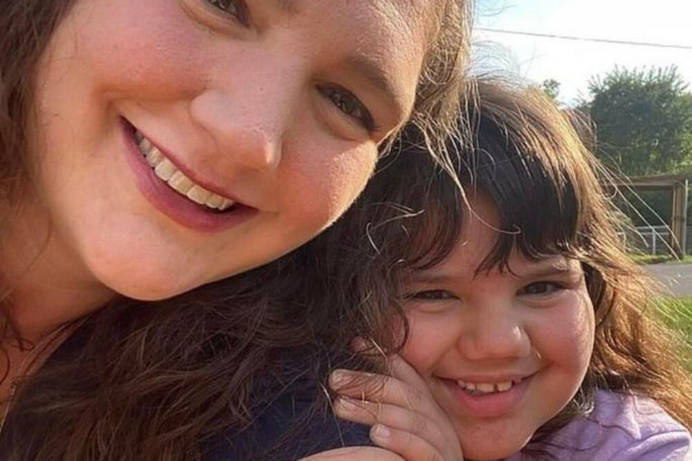 ALEKSANDRA (7) SE IGRALA BALONOM ZA ROĐENDAN, A ONDA JE U SEKUNDI USLEDIO HOROR: Majka prvo pomislila da SPAVA...