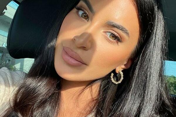 TOŠIĆEVA PEVAČICA SAZNALA DA JE TRUDNA, OBJAVLJEN I POL BEBE! Cela Srbija brujala o vezi između njih