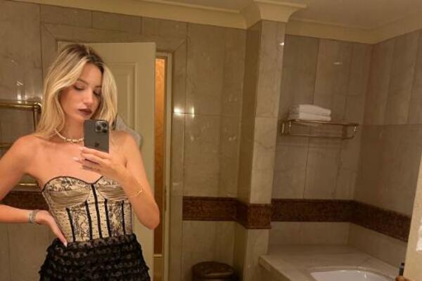 GLEDAJ MAJKU BIRAJ ĆERKU! Ova LEPOTICA je nasledica naše pevačice, mami na GREH izgledom, a ovo KRIJE od javnosti