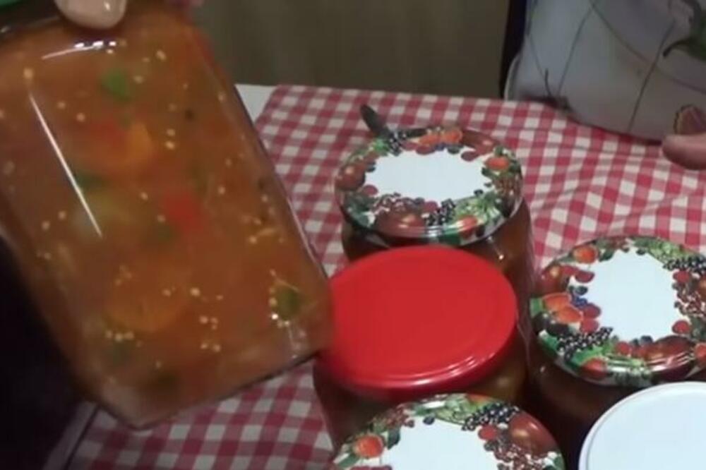 OVAKO SU STARE JUGOSLOVENKE SPREMALE NAJUKUSNIJU ZIMNICU: Lovačka salata u tegli - samo takav recept su koristile