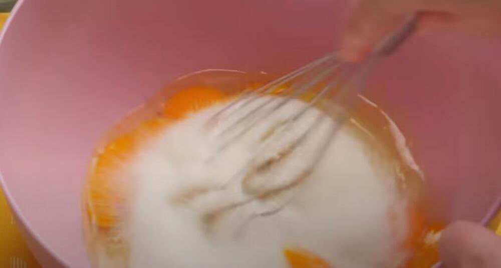 Jaja i šećer u činiji