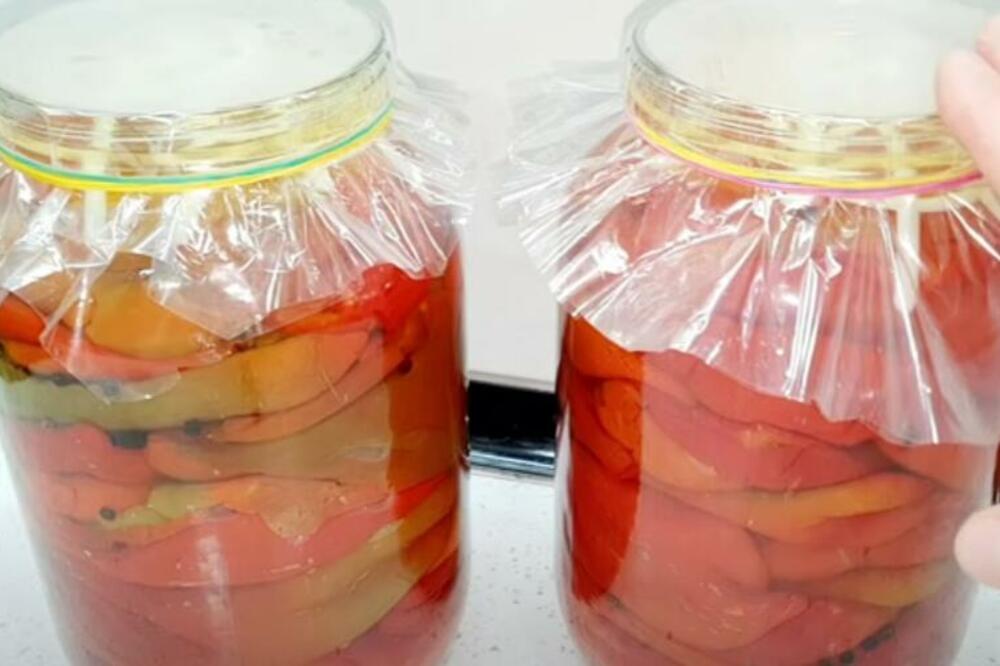 KISELA PAPRIKA SA MEDOM U TEGLI: Neobična zimnica starih seljaka - nema prostijeg recepta