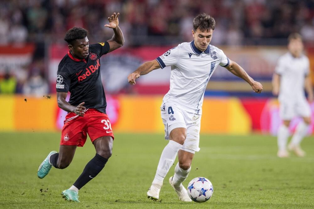 Martin Zubimendi (desno) na utakmici Salcburga i Sosijedada