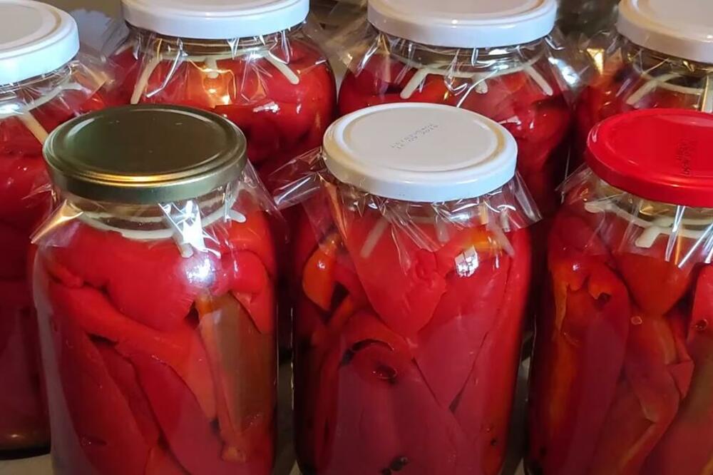 NE ZNATE ZA OVU MERU ZATO VAM PROPADA ZIMNICA! Ovo je tačna količina vode i sirćeta koja ide u zimnicu