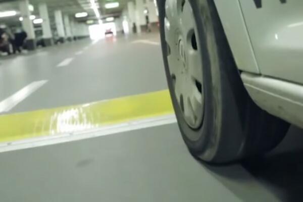 DA LI ĆE OVO IMATI EFEKTA? Na ulicama POSEBNI LEŽEĆI POLICAJCI koji KAŽNJAVAJU bahate vozače! (VIDEO)