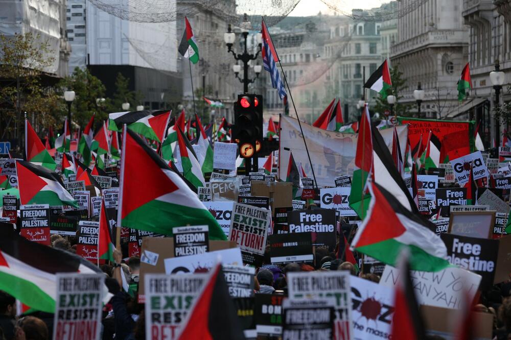 "HAPSIĆEMO SVE KOJI PODRŽAVAJU HAMAS" Haos na propalestinskim protestima u Britaniji!