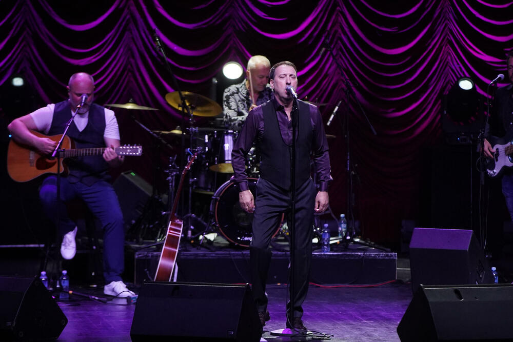 Ovogodišnji nastup simbolično nosi naziv „Kad dođe oktobar“