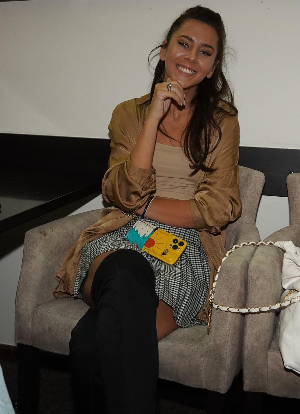 Glumica pokazala izvajano telo