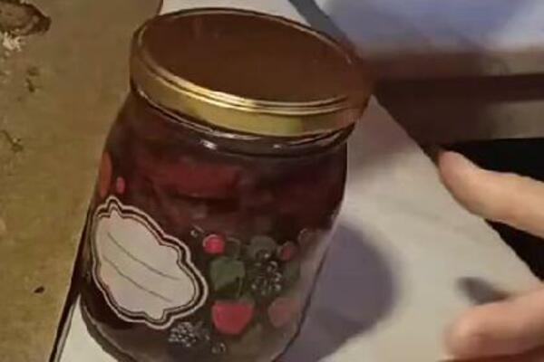 SUŠENI PARADAJZ IZ RERNE U TEGLI: Zimnica naših seljaka - najlakši recept