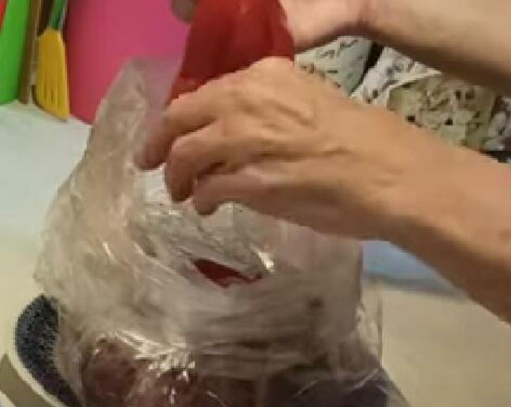 Guljenje pečenih crvenih paprika