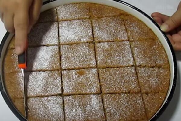 OVO JE BIO NAJUKUSNIJI KOLAČ U STAROJ JUGOSLAVIJI: Šljive i orasi - niko nije mogao da odbije parče (RECEPT)